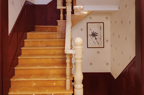 宁波中式别墅室内汉白玉石楼梯的定制安装装饰效果